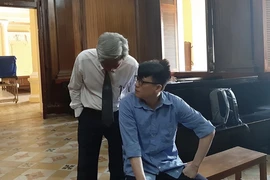 Án chồng án kẻ giả danh cán bộ sân bay lừa chạy việc 
