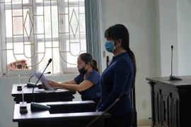 Thuê người chưa thành niên tạt sơn quán cà phê người khác