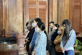 Tòa nói gì vụ bỏ thuốc hướng thần, rủ doanh nhân đánh bạc?
