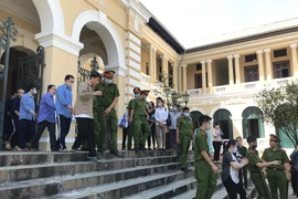 Làm rõ nguyên liệu sản xuất thuốc, thực phẩm chức năng giả
