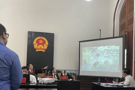 Lao thẳng ô tô vào cha mẹ đối thủ: tội giết người 