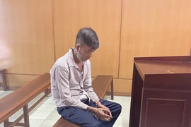 Rắc rối vụ cha đi tìm con, gặp bạn chửi thề 