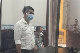 Hoãn xử 2 cựu cán bộ Bộ Công an môi giới hối lộ 38 tỉ vì luật sư bị sốt cao