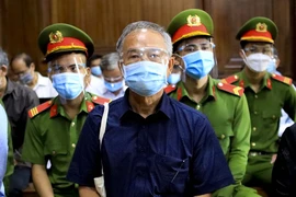 Ông Nguyễn Thành Tài, nữ đại gia Bạch Diệp được dẫn giải đến tòa