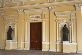 Chiêm ngưỡng 5 tượng lớn tại TAND TP.HCM