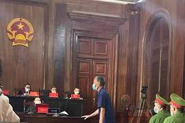 Cựu lãnh đạo doanh nghiệp nhà nước tham ô hầu tòa liên tục