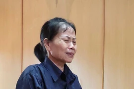 Nữ bị cáo vụ lừa đảo xin tòa trả lại điện thoại dùng để nghe kinh hàng ngày