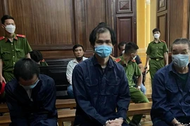 Giám đốc 'thừa kế 5.000 tấn vàng ở Mỹ' lãnh 18 năm tù