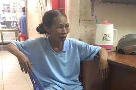 Người mẹ ẵm con ăn xin khu phố Tây trốn về đòi con 