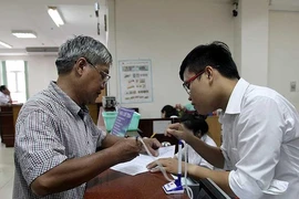 Nhân viên nghỉ việc hàng loạt vì lương thấp, áp lực cao