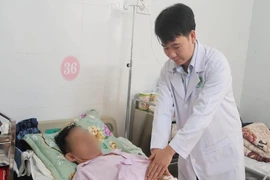 Phát hiện ung thư đường tiết niệu khi đi mổ cột sống