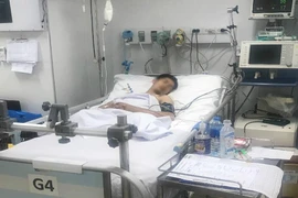Truyền 5 lít máu cứu nam thanh niên bị đứt lìa 2 đùi