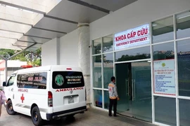 Bé gái bị lột mất mái tóc dài vì cuốn vào máy xay tiêu