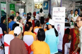 Khám, tư vấn sức khỏe miễn phí cho 12.000 người 