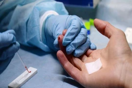 10 người ở TP.HCM bị kẻ lạ đâm phải điều trị phơi nhiễm HIV