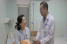 Kỳ tích người mẹ 2 lần bước qua 'cửa tử' để giữ được con
