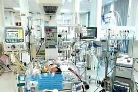 Hít phân su trong bụng mẹ, bé sơ sinh nguy kịch 