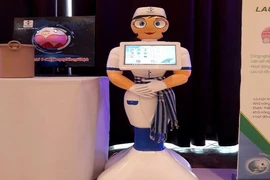 Bệnh viện 'sắm' điều dưỡng robot đón tiếp bệnh nhân