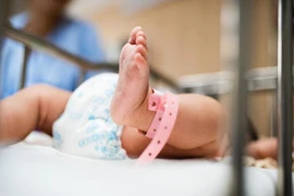 'Sinh thuận tự nhiên', đau quá mới chịu tiêm thuốc tê