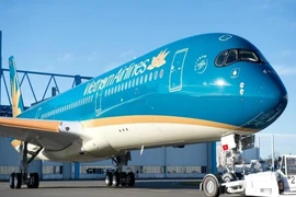 Du khách Anh tiếp xúc gần với người nhiễm COVID-19 đã về nước
