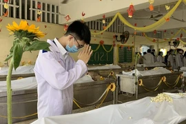 Sinh viên trường y ở TP.HCM tri ân người hiến xác cho khoa học