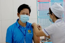 Người dân phía Nam được tiêm thử nghiệm vaccine ngừa COVID-19