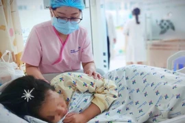 Bị tẩy chay trên mạng xã hội, bé gái 13 tuổi uống thuốc tự tử