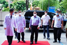 Thủ tướng: 'Không để nơi chống dịch mà bị dịch'