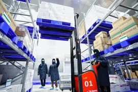 580.000 liều vaccine COVID-19 tiếp tục về sân bay Tân Sơn Nhất