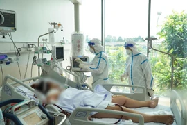 Bác sĩ hồi sức COVID-19 ở TP.HCM: 'Áp lực dồn dập và khủng khiếp'