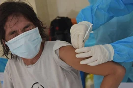 Người khó khăn ở TP.HCM được tiêm vaccine COVID-19