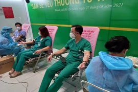 Y, bác sĩ BV Bạch Mai hiến máu cứu bệnh nhân COVID-19 ở TPHCM