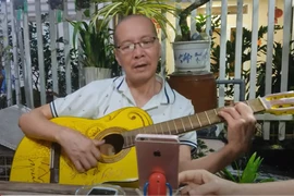 Lần đầu tiên cất lại tiếng hát sau 30 năm mắc Parkinson