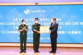 Tổng Lãnh sự quán Nhật Bản tặng bằng khen cho Bệnh viện Quân y 175 