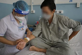 Thanh niên 29 tuổi nhập viện suýt chết sau khi khó thở sốt cao 4 ngày