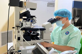 Bác sĩ Việt Nam lần đầu kết hợp tinh trùng chưa đủ tuổi với trứng chữa hiếm muộn ở nam