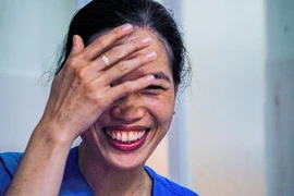 Chuyện về 'những đóa hoa kiên cường' 