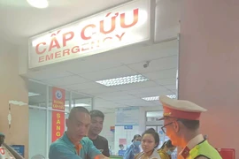 CSGT dùng xe chuyên dụng hỗ trợ sản phụ đến bệnh viện 