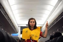 Hành khách tháo áo phao trên máy bay bị phạt 2 triệu đồng