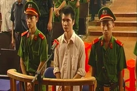 Lĩnh án 12 năm tù vì bực chuyện cũ cầm dao chém người