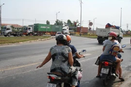 Cấm phương tiện lưu thông qua nút giao thông Mỹ Thủy