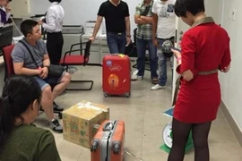 Phạt 7,5 triệu đồng khách đi máy bay "chôm" điện thoại