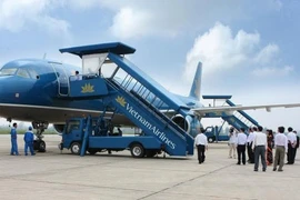 Hàng loạt chuyến bay bị chậm vì bão số 7