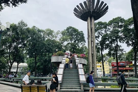 Hồ Con Rùa lâu nay trở thành điểm vui chơi của người dân và được biết đến như một biểu tượng của khu vực trung tâm TP. Ảnh: VIỆT HOA