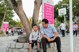 Bé Phi Long và chuyện lạ ở một ngôi trường ​