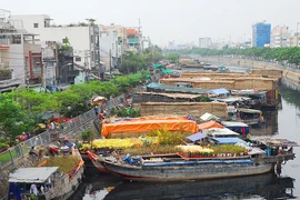 Có một Sài Gòn trên bến dưới thuyền