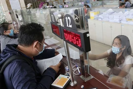 Người dân nhắc nhau đi đóng tiền sử dụng đất