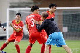 Thầy Park loại 10 cầu thủ