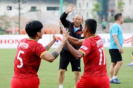 Văn Hậu trở lại, thầy Park mừng rơn