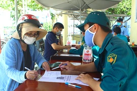 Thay đổi cách làm việc, quận, phường vẫn hỗ trợ dân tối đa